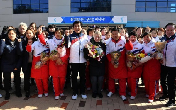 Cầu thủ Hàn - Triều lập đội thi đấu chung: “Chúng ta là một”