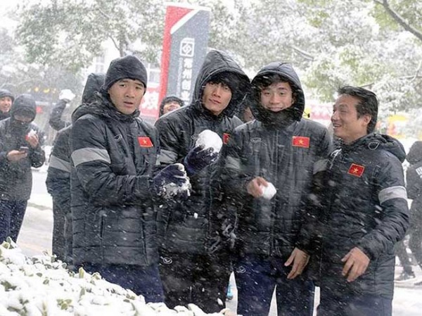 5 mẹo giúp fan bóng đá chống chọi với cái lạnh dưới trời tuyết rơi