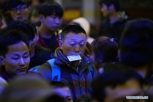 Trung Quốc: "Nghẹt thở" cuộc di dân về quê ăn tết