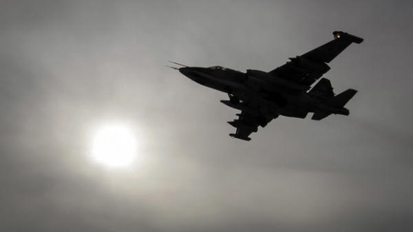 Khoảnh khắc máy bay Su-25 của Nga thoát mưa hỏa lực ở Syria