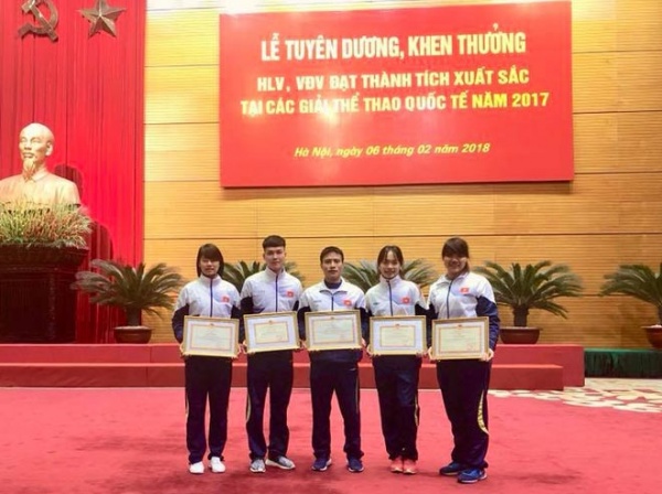 Thưởng Tết cho các nhà vô địch Việt Nam: Không có rồi cũng thành quen