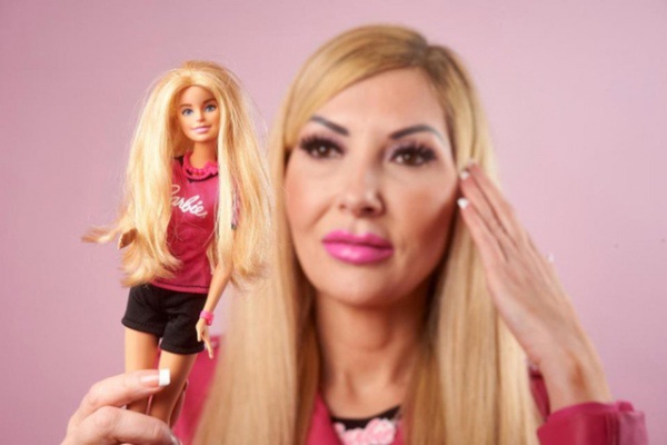 47 tuổi, "Barbie già nhất nước Anh" vẫn không ngừng tìm kiếm "người hoàn hảo như Ken"