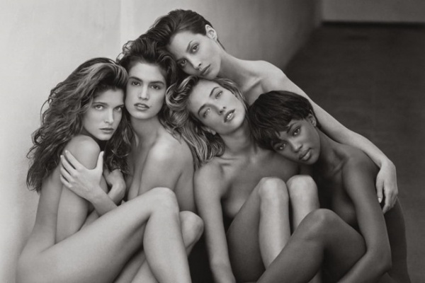 Cựu siêu mẫu Cindy Crawford hối tiếc vì chụp ảnh khỏa thân