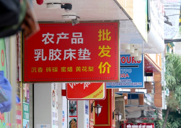 Chủ cửa hàng cố lách luật để biến Nha Trang như "phố Tàu, nước Nga"