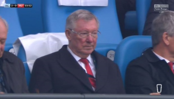 Sir Alex Ferguson giận đỏ mặt khi MU thủng lưới 2 bàn