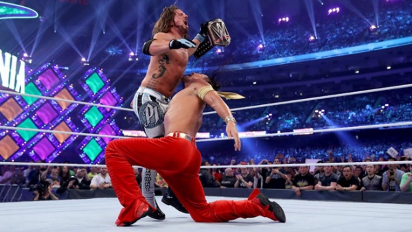 WWE Wrestle Mania: The Undertaker tái xuất hạ chóng vánh John Cena