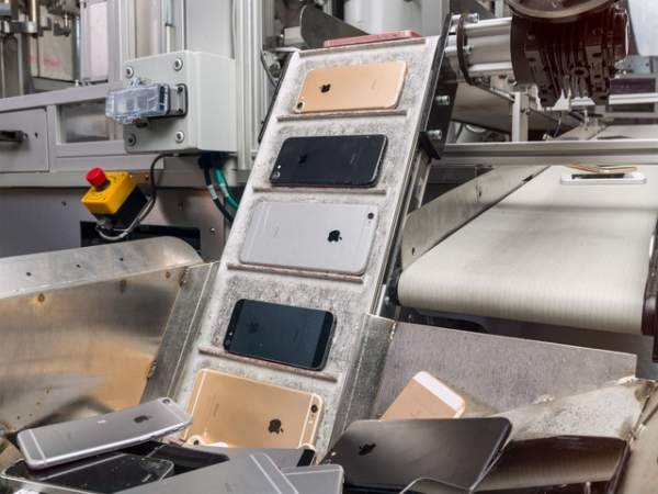Apple trình làng robot có khả năng phá hủy 200 iPhone mỗi giờ
