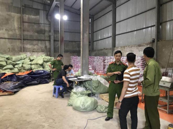 Bỉm trẻ em Trung Quốc đội lốt nhãn hiệu Boppy, mua vào 51 nghìn đồng, bán ra 215 nghìn đồng