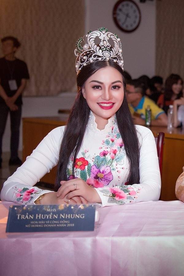 Nữ Hoàng Trần Huyền Nhung làm giám khảo quyền lực chung kết hoa khôi du lịch UFM
