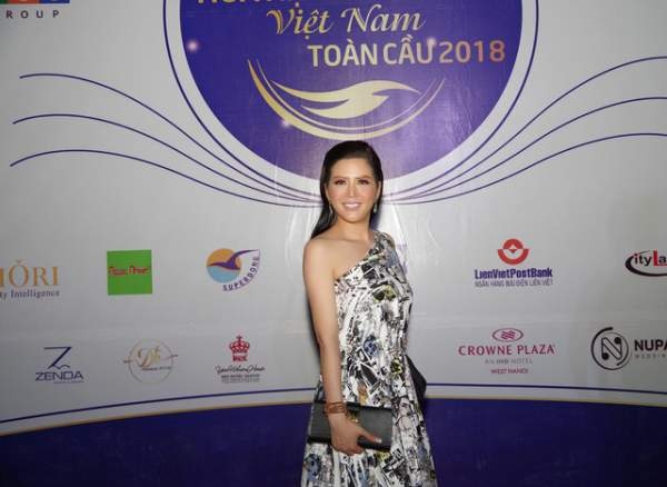 Ca sĩ Đinh Hiền Anh lộng lẫy tại đêm chung kết Hoa hậu Biển Việt Nam Toàn cầu