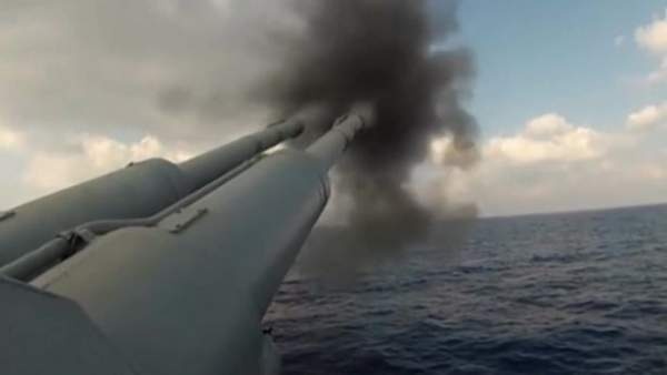 Dàn tàu chiến Nga tập trận bắn đạn thật trên biển Nhật Bản