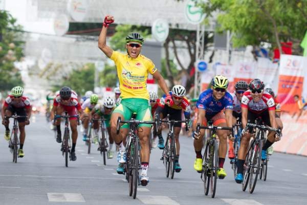 Nguyễn Thành Tâm lần thứ 7 thắng chặng tại giải xe đạp xuyên Việt 2018