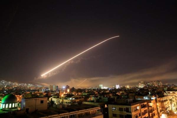 Nga trưng bày hai tên lửa "xịt" của Mỹ trong vụ không kích Syria