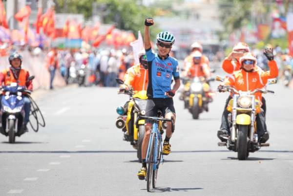 Nguyễn Hoàng Sang thắng chặng về Cà Mau, giải xe đạp xuyên Việt 2018