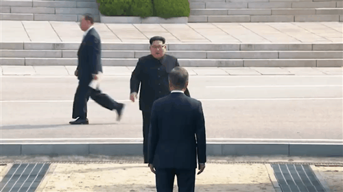 Những khoảnh khắc đi vào lịch sử trong cuộc gặp lãnh đạo Hàn - Triều