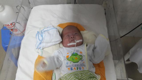 Kỳ diệu bé sinh non 27 tuần tuổi 0.8kg, phổi chưa phát triển hoàn chỉnh xuất viện nặng 3kg