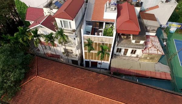 “Choáng” với căn nhà ở Tây Hồ, Hà Nội có cửa sổ tre cao 8m