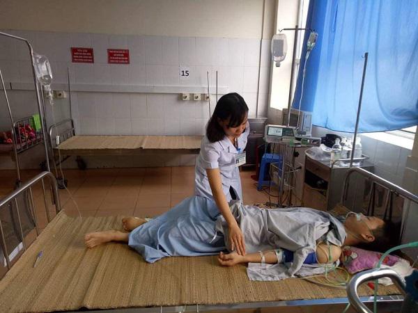 Hà Nội: Bệnh viện tuyến huyện cứu sống bệnh nhân bị thanh gỗ đâm thủng bụng, đã chết lâm sàng
