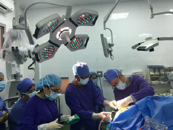 Lần đâu tiên tại Việt Nam, bệnh nhân vừa mổ u não vừa hát “Quốc ca” trong phòng phẫu thuật