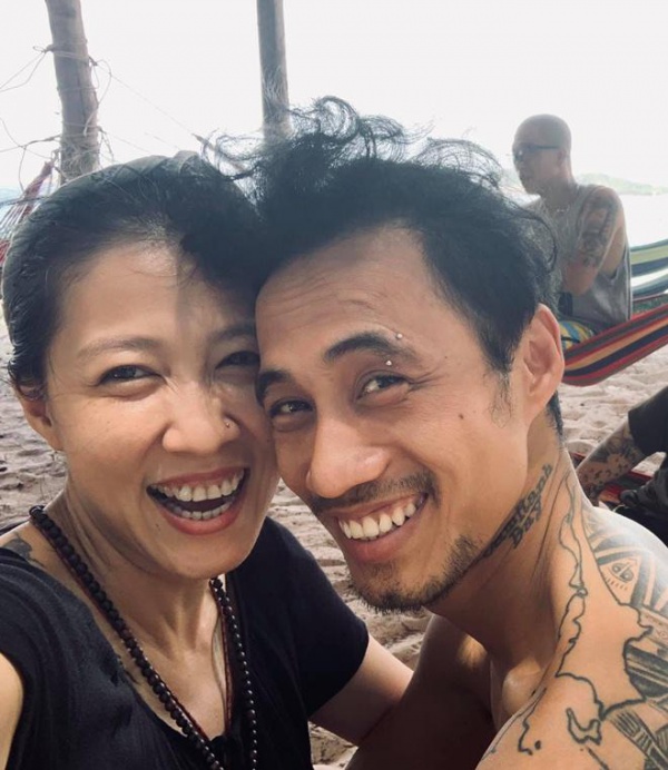 Vợ Phạm Anh Khoa đi chơi, để chồng tự vào bếp: Tin nhắn hé lộ điều bất ngờ