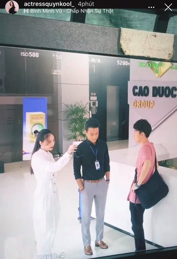 Quỳnh Kool ăn diện "lồng lộn" đứng cạnh Hồng Đăng, đáng chú ý nhất là hình ảnh "bạn trai"