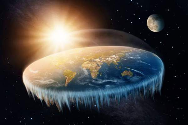Các nhà lý thuyết Trái đất phẳng bị bắt sau khi cố gắng chèo thuyền đến "rìa" thế giới
