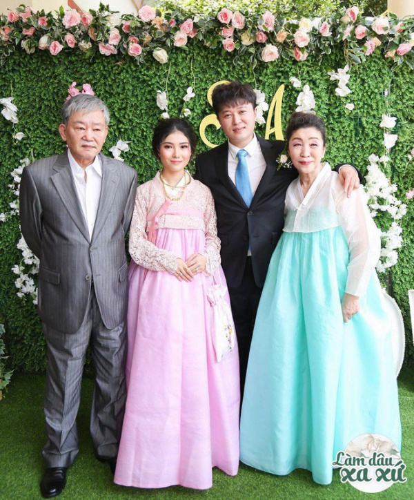 Làm dâu Hàn Quốc, 9X Việt được bố chồng chiều, xin tiền vợ mua gà rán cho con dâu