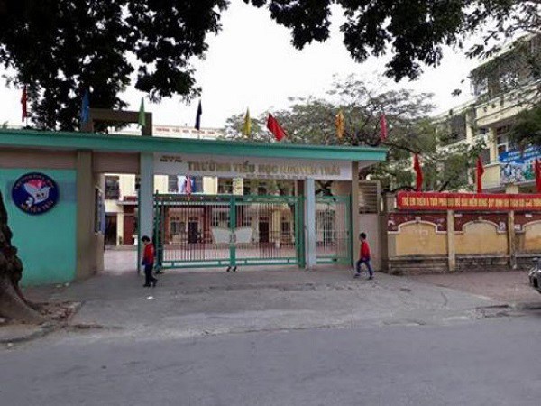 Hơn 100 học sinh tại một trường tiểu học ở Hà Nội đồng loạt nghỉ học bất thường