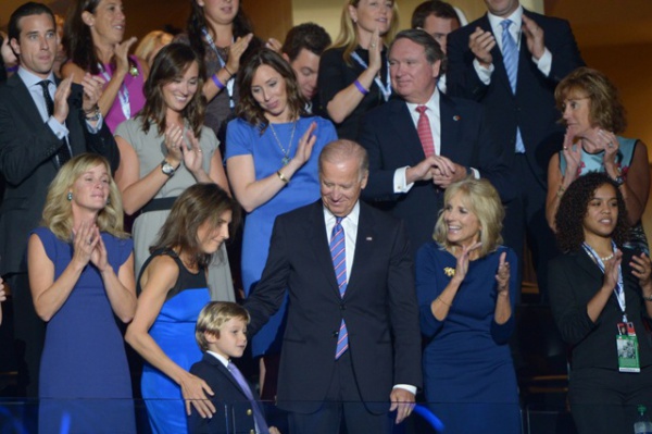 Gia đình ông Joe Biden: Con trai cả tài hoa bạc mệnh, con trai thứ ngoại tình với chị dâu