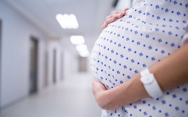 Được gọi điện yêu cầu xem bụng và vùng kín, thai phụ sốc khi biết danh tính "nữ y tá"