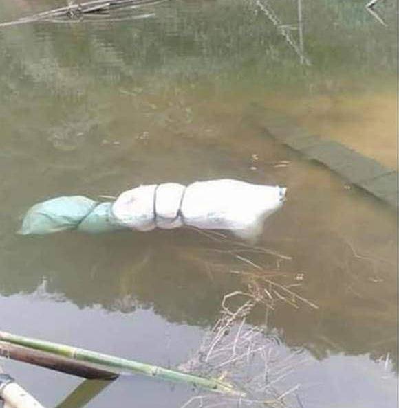 Tiến hành chôn cất người phụ nữ bị bọc trong túi ni lông nổi dưới hồ