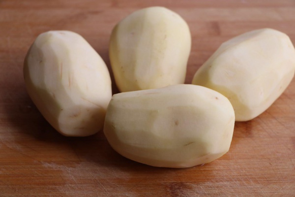 Mẹ trổ tài làm khoai tây chiên thái miếng giòn thơm ngon hơn cả bim bim