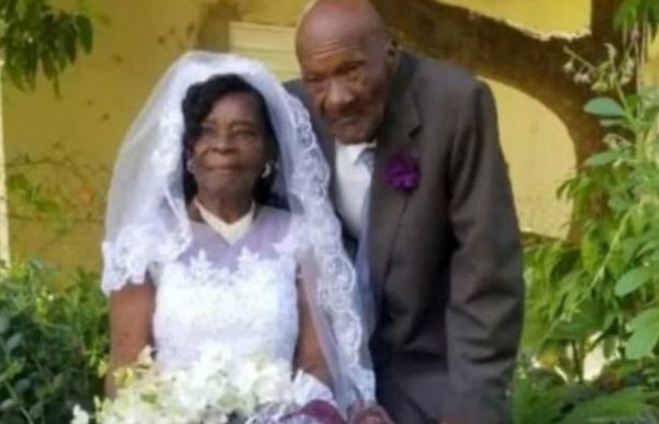Chú rể 73 tuổi cưới cô dâu là cụ bà 91 tuổi, gia đình đều ủng hộ