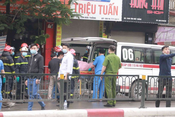 Hà Nội: Nghi có người tử vong trong vụ cháy lớn ở hàng đồ sơ sinh phố Tôn Đức Thắng