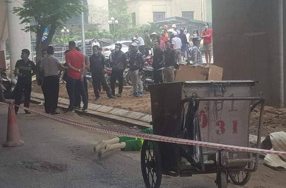 Nữ lao công bị sát hại trên phố: Tổ trưởng gom rác kể phút thấy nạn nhân gục giữa đường
