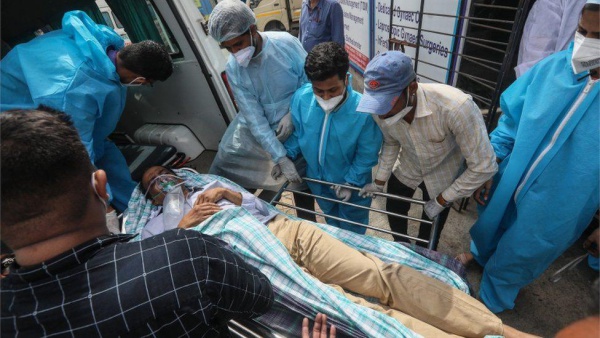 Cập nhật COVID-19: Số ca nhiễm ở Ấn Độ tăng cao kỷ lục, tình cảnh bi thảm trong bệnh viện