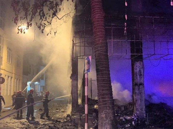 Cháy phòng trà dữ dội trong đêm, 6 người chết: Nhân chứng kể phút kinh hoàng