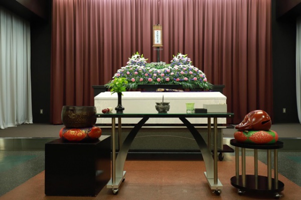 Vụ nam thanh niên bị dìm chết ở Nhật: Hình ảnh buồn trong tang lễ không người thân