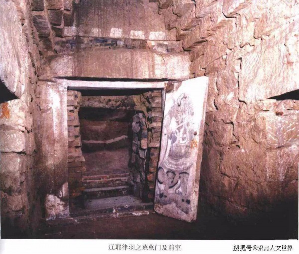 Chui vào vơ vét lăng mộ hoàng tộc Trung Hoa, không ngờ phần bỏ sót mới là kho báu lớn