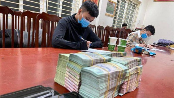Đường dây đánh bạc nghìn tỷ ở Hà Nội: Đi siêu xe, tiền thu không nhớ nổi