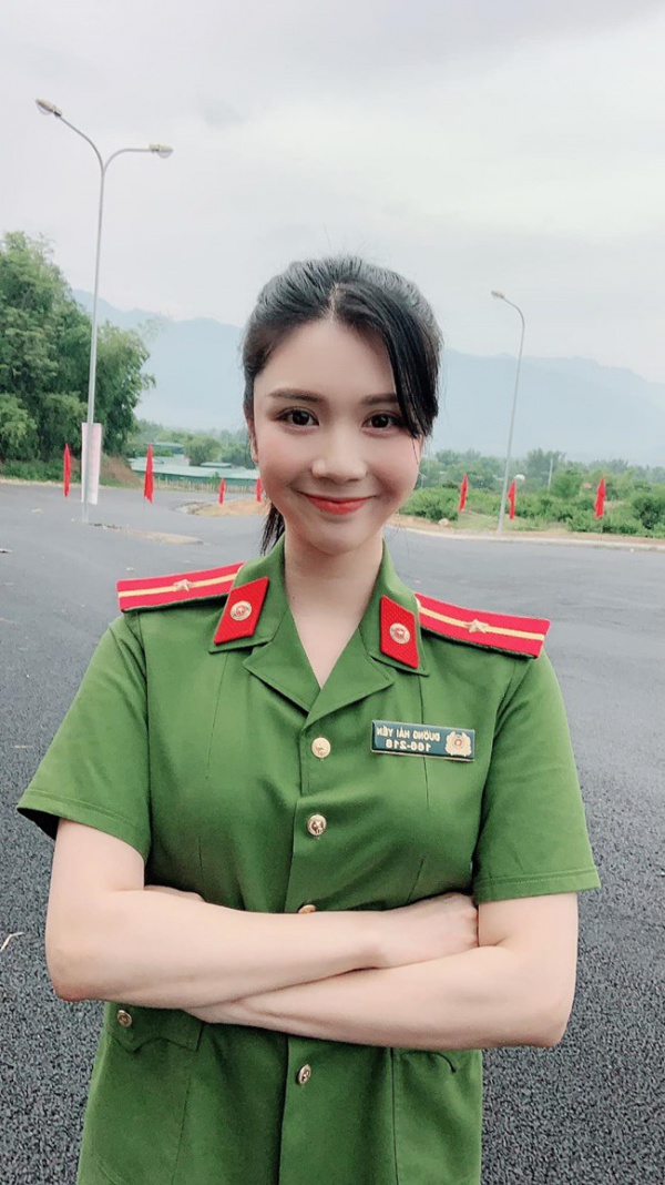 Nữ Thiếu úy xinh đẹp, gây sốt phim VTV: Từng lộ ảnh nhạy cảm với Quang Lê