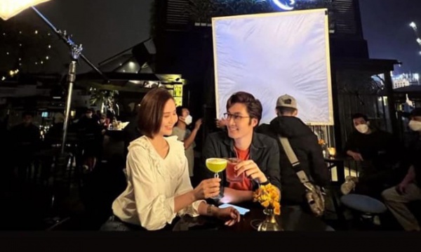 Thương Ngày Nắng Về 2: Lộ ảnh Vân Trang hẹn hò Duy tại quán bar sang chảnh lúc nửa đêm