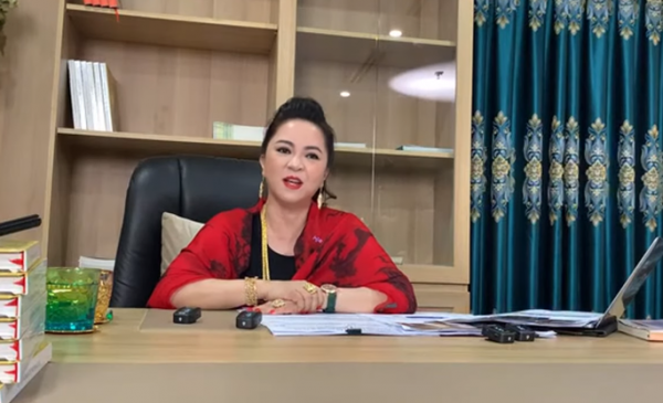 Những vụ livestream đình đám của bà Nguyễn Phương Hằng