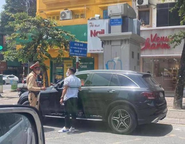 Thực hư thông tin cầu thủ Quang Hải bị CSGT dừng xe do vượt đèn đỏ