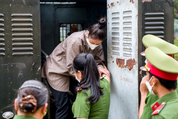 Chùm ảnh: Toàn cảnh phiên sơ thẩm vụ bé gái 8 tuổi ở Bình Thạnh