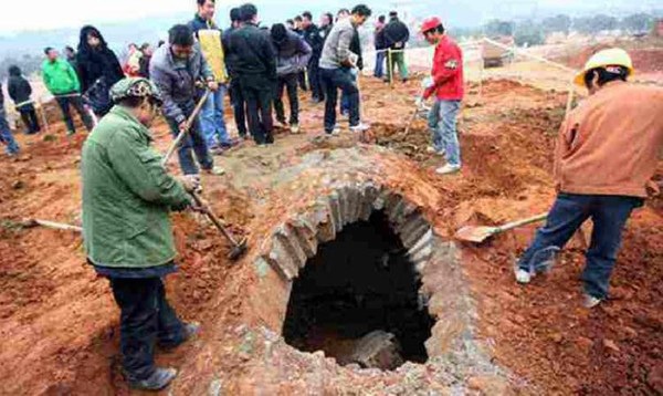 Kỳ bí chuyện "ngôi mộ cổ giết người", 80 kẻ trộm mộ vào trong đều mất mạng