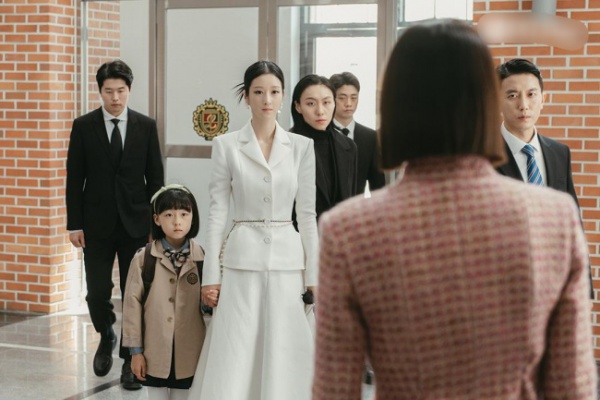 Phim 19+ gợi nhắc vụ ly hôn 23 nghìn tỷ của giới tài phiệt Hàn, chủ tịch công khai cho "tiểu tam" danh phận