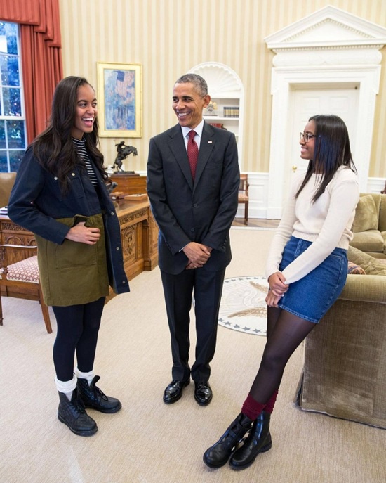 2 cô con gái cựu tổng thống Obama ăn mặc phóng khoáng, nhiều lần ra phố "quên nội y"