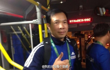 Hoàng Xuân Vinh đi xe buýt về làng Olympic sau khi giành HCV