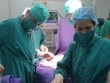 Phẫu thuật cứu sống kịp thời cháu bé 1 giờ tuổi lộ nội tạng ra ngoài